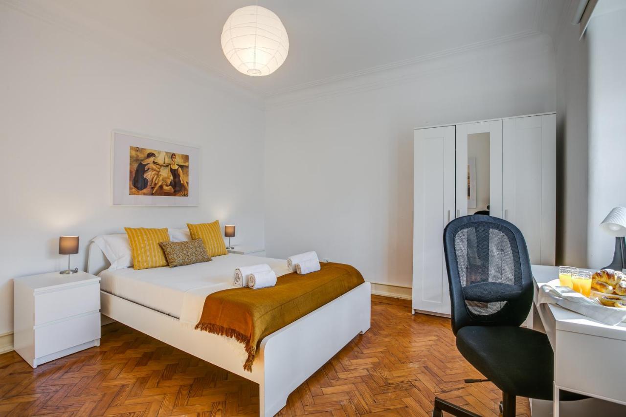 Hip And Spacious Tm Flat In Areeiro * Лиссабон